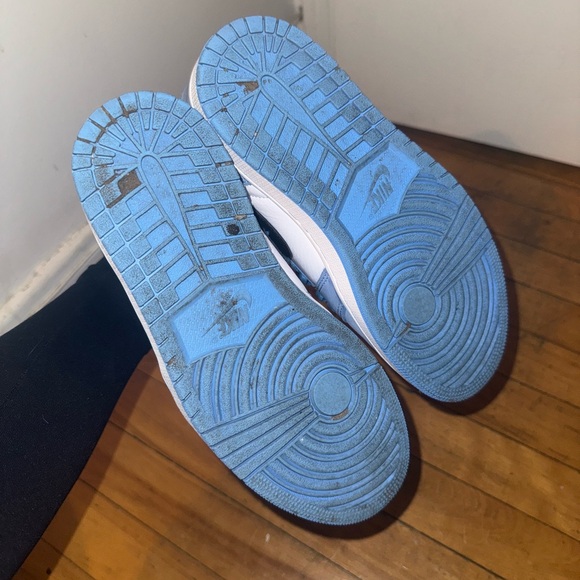 Jordan 1 retro "university blue"
Size 6.5M/8W - Picture 4 of 5